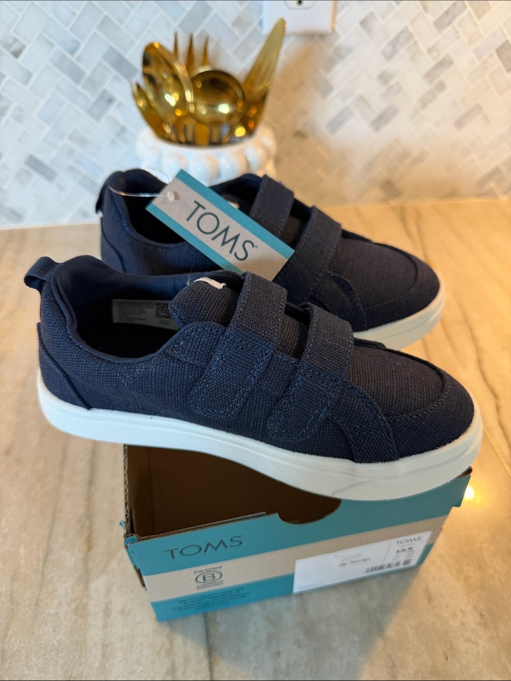 TOMS Kids/Boys Cruz Double Strap Shoes Size 13.5. NWT